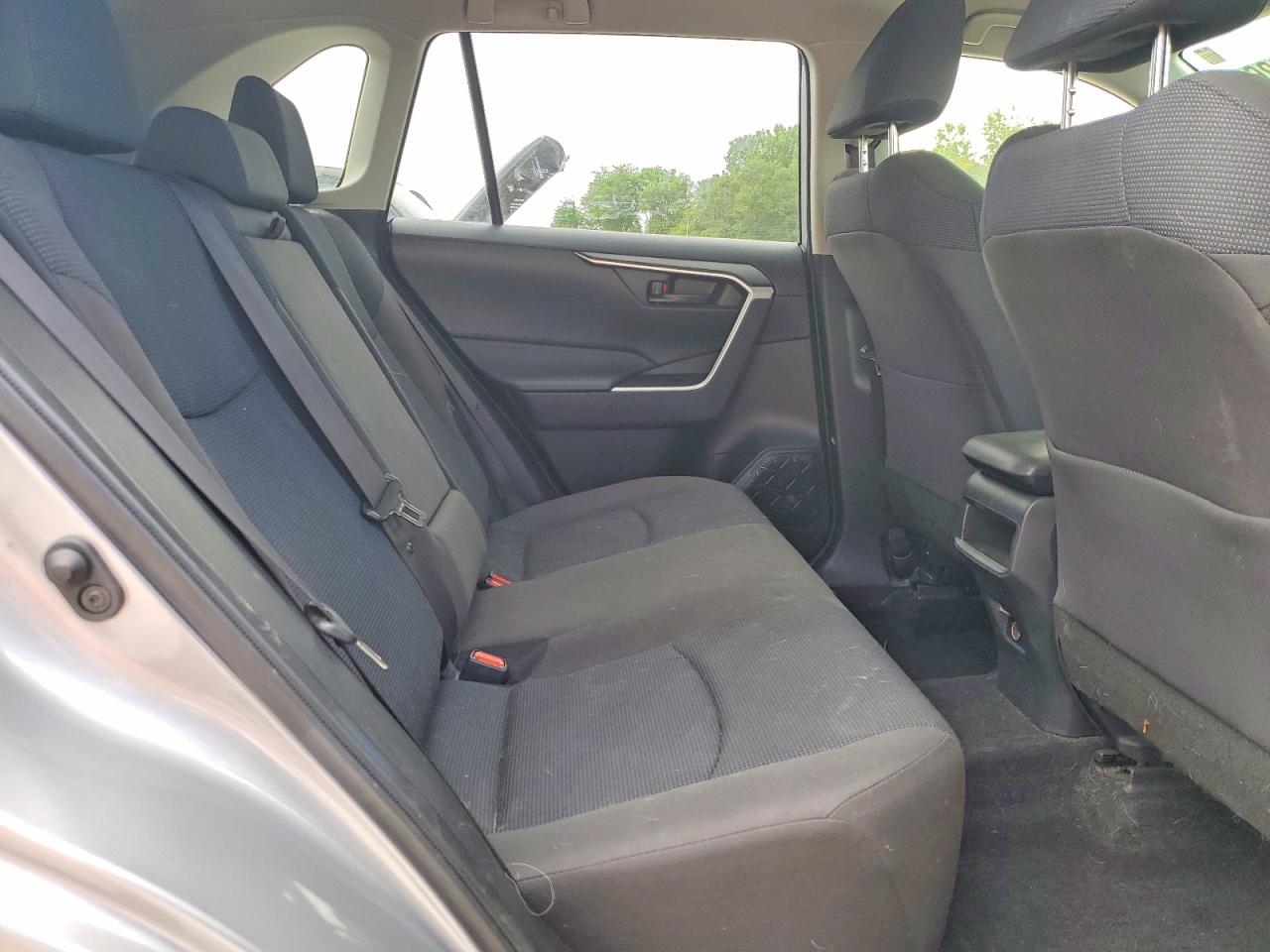 2019 TOYOTA RAV4 LE photo 11