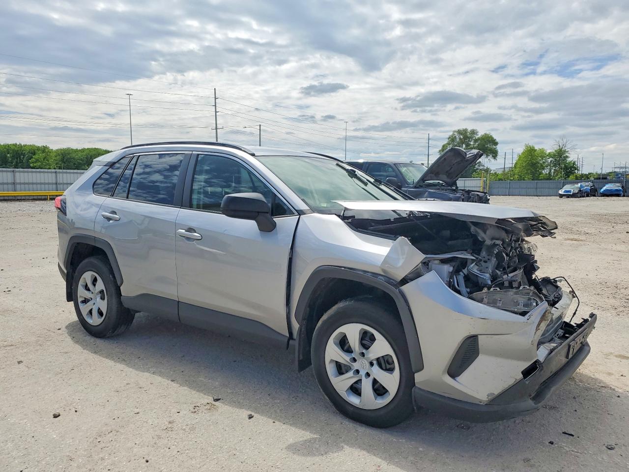 2019 TOYOTA RAV4 LE photo 4