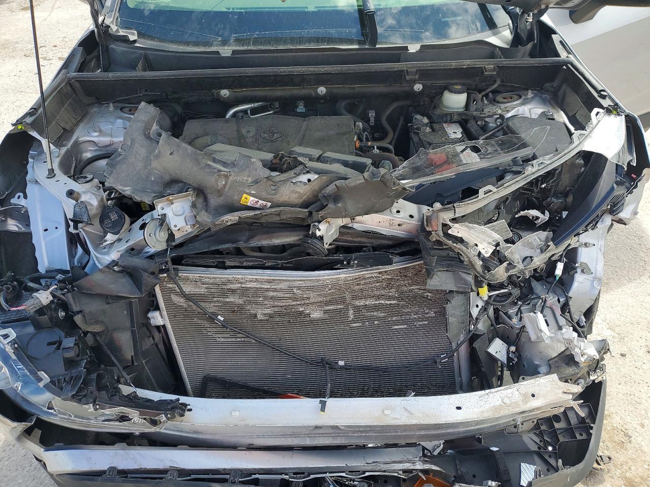 2019 TOYOTA RAV4 LE photo 12