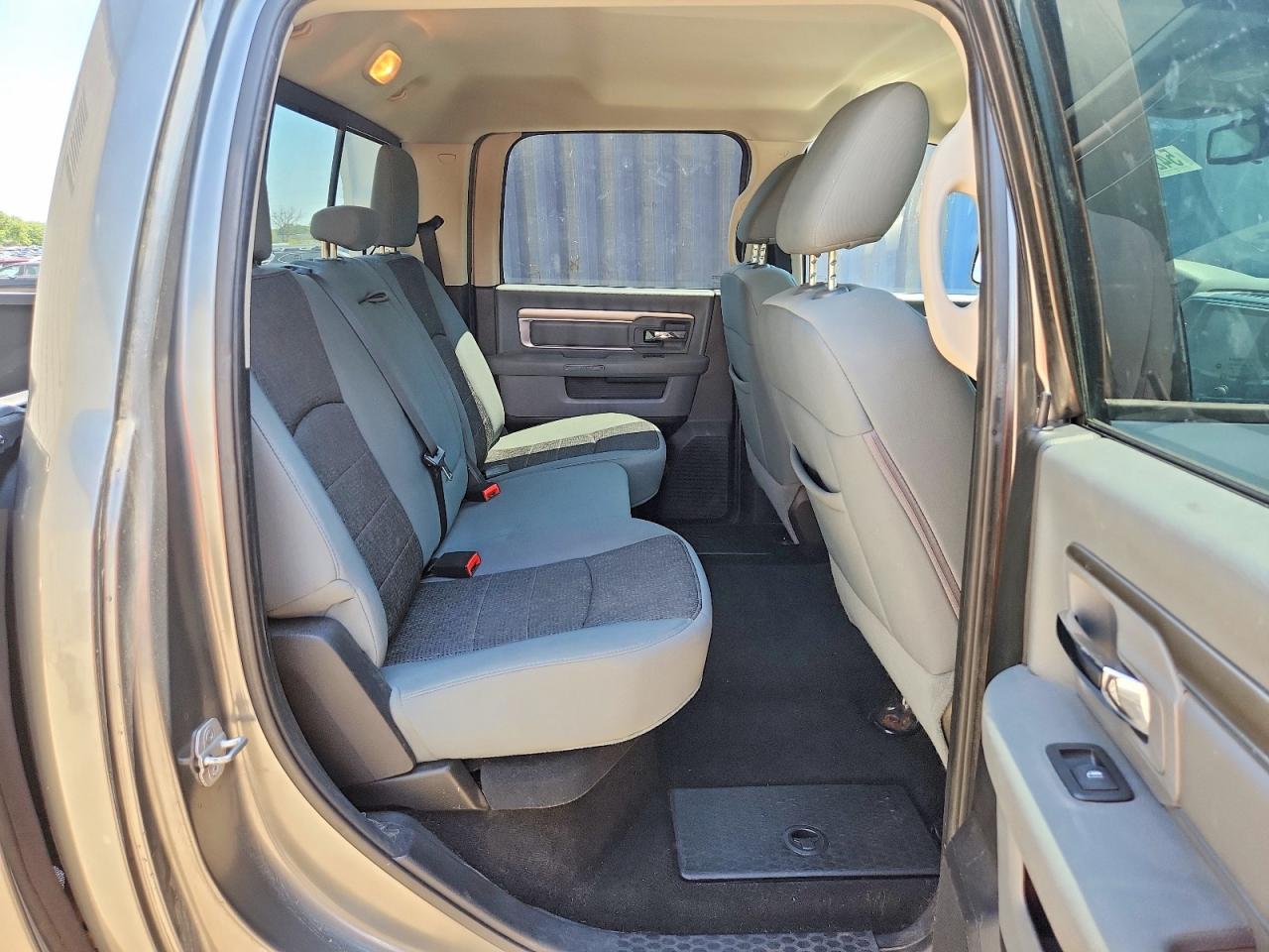 2013 RAM 1500 SLT photo 19
