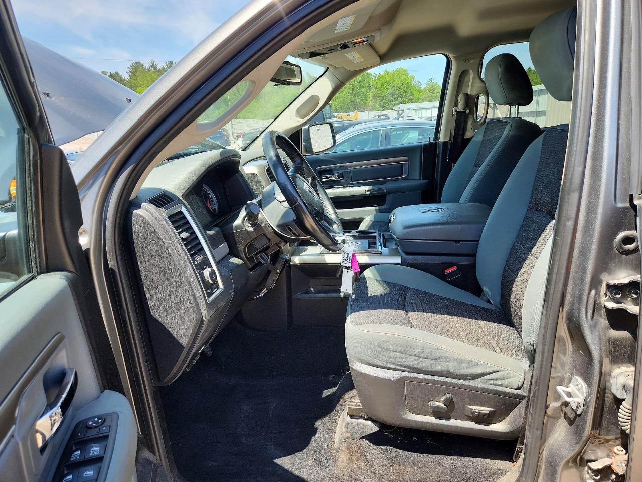 2013 RAM 1500 SLT photo 13