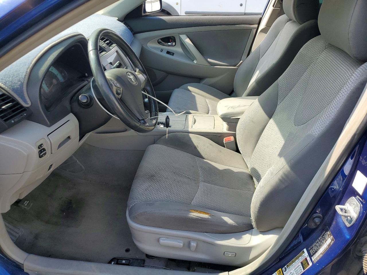 2011 TOYOTA CAMRY SE photo 19