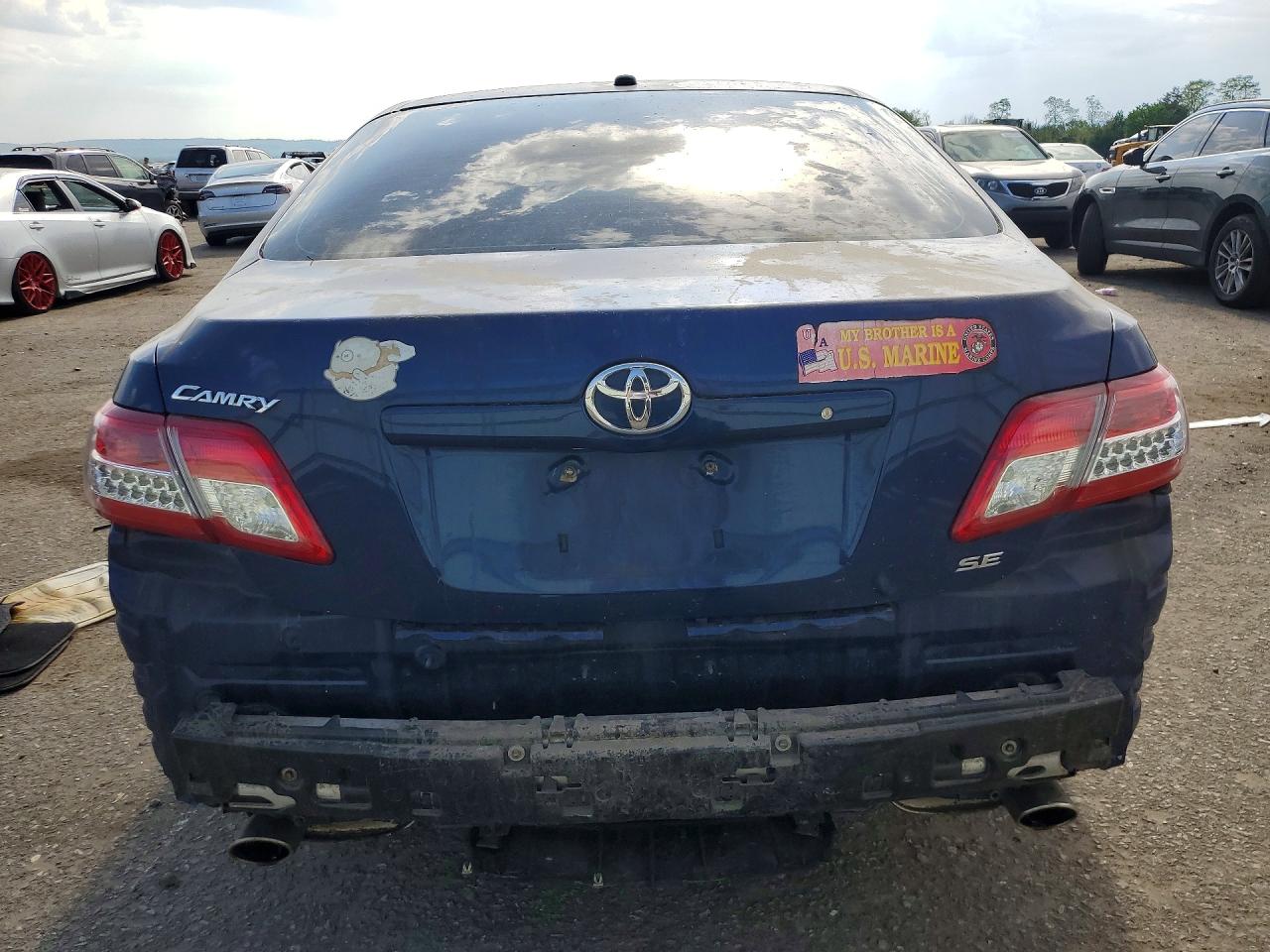 2011 TOYOTA CAMRY SE photo 16