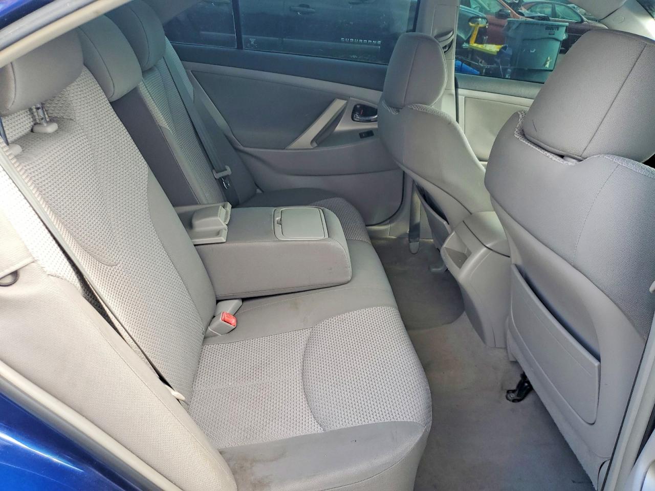 2011 TOYOTA CAMRY SE photo 28