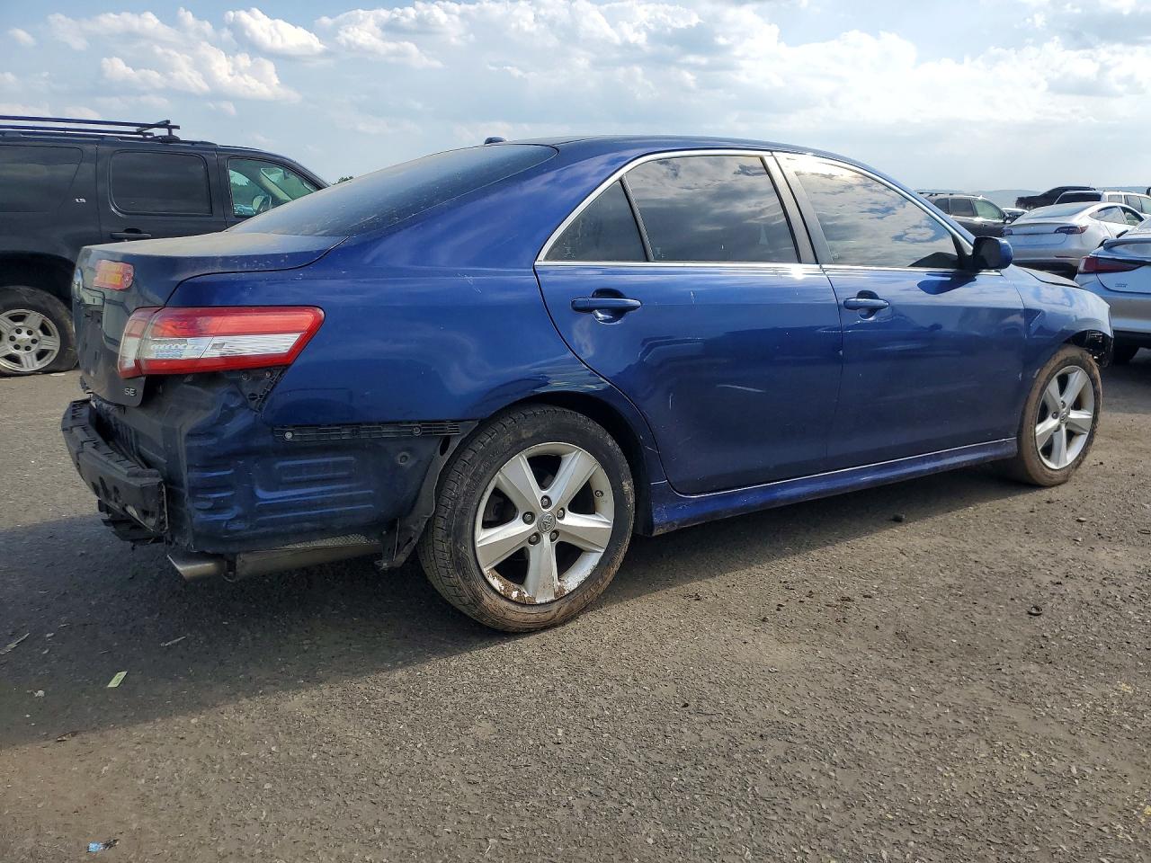2011 TOYOTA CAMRY SE photo 7