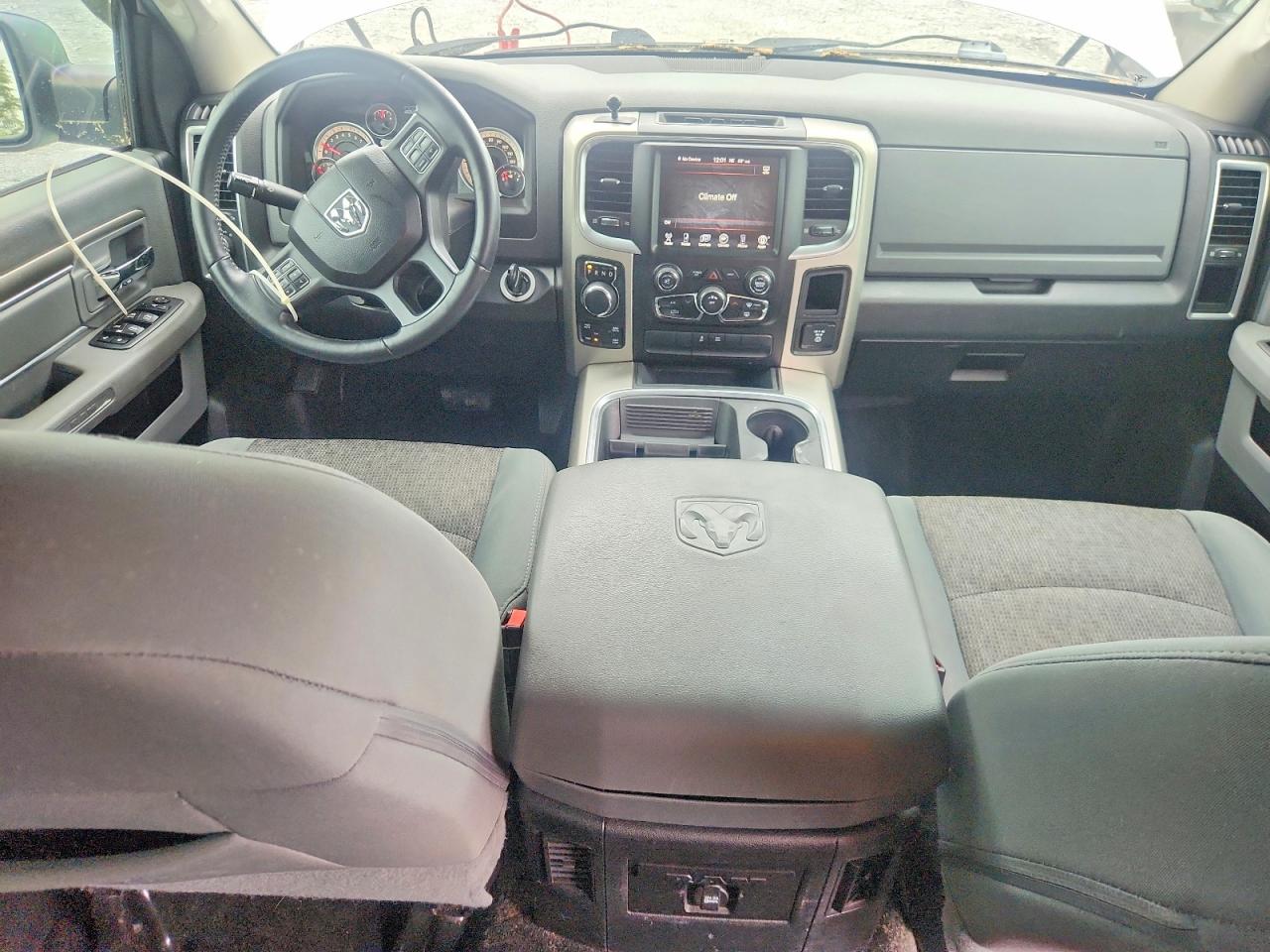 2015 RAM 1500 SLT photo 22
