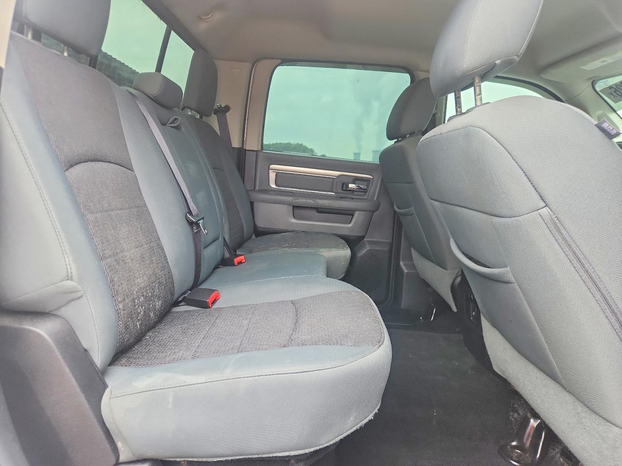 2015 RAM 1500 SLT photo 28