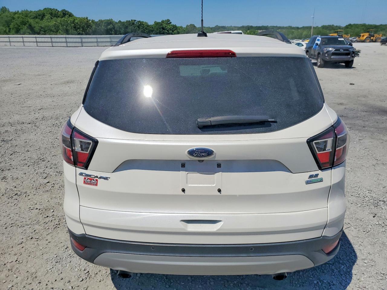 2017 FORD ESCAPE SE photo 11