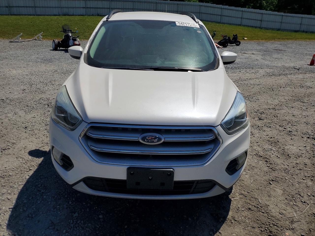 2017 FORD ESCAPE SE photo 9