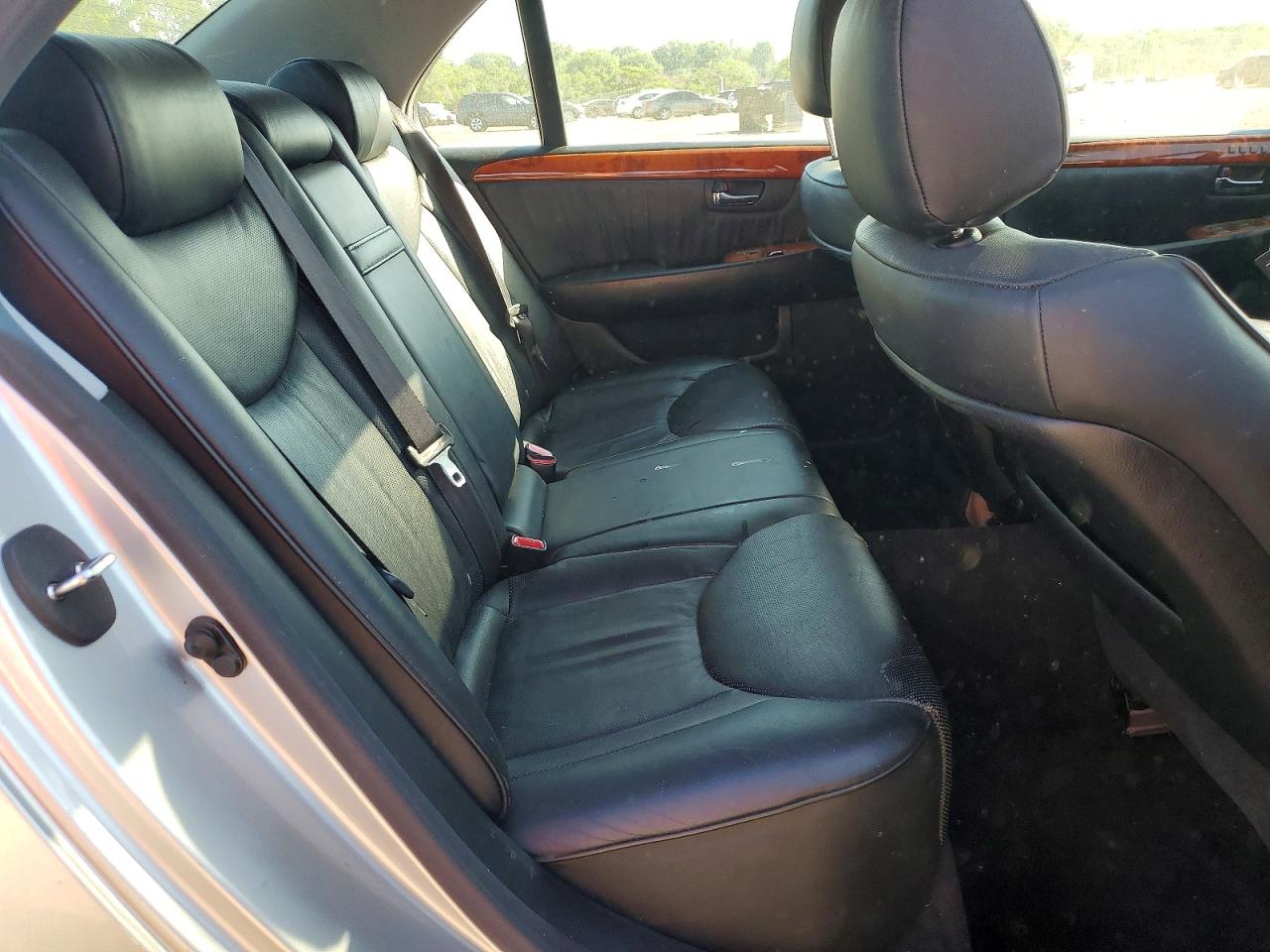 2004 LEXUS LS 430 photo 19