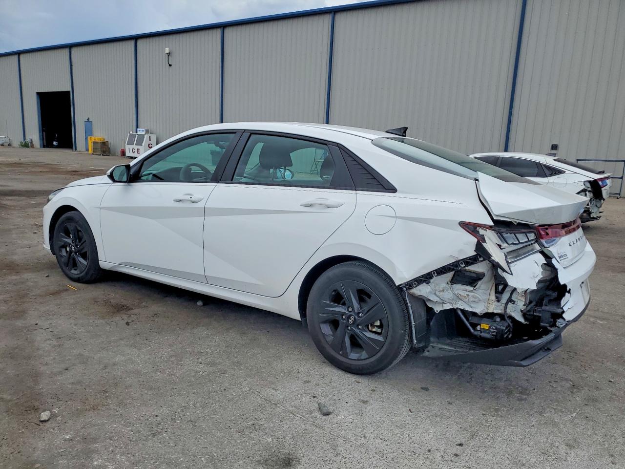 2023 HYUNDAI ELANTRA BLUE photo 3