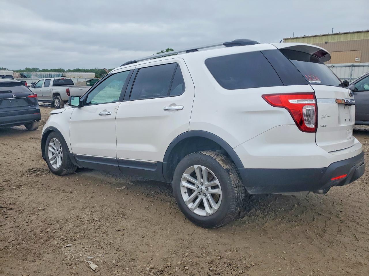 2014 FORD EXPLORER XLT photo 3