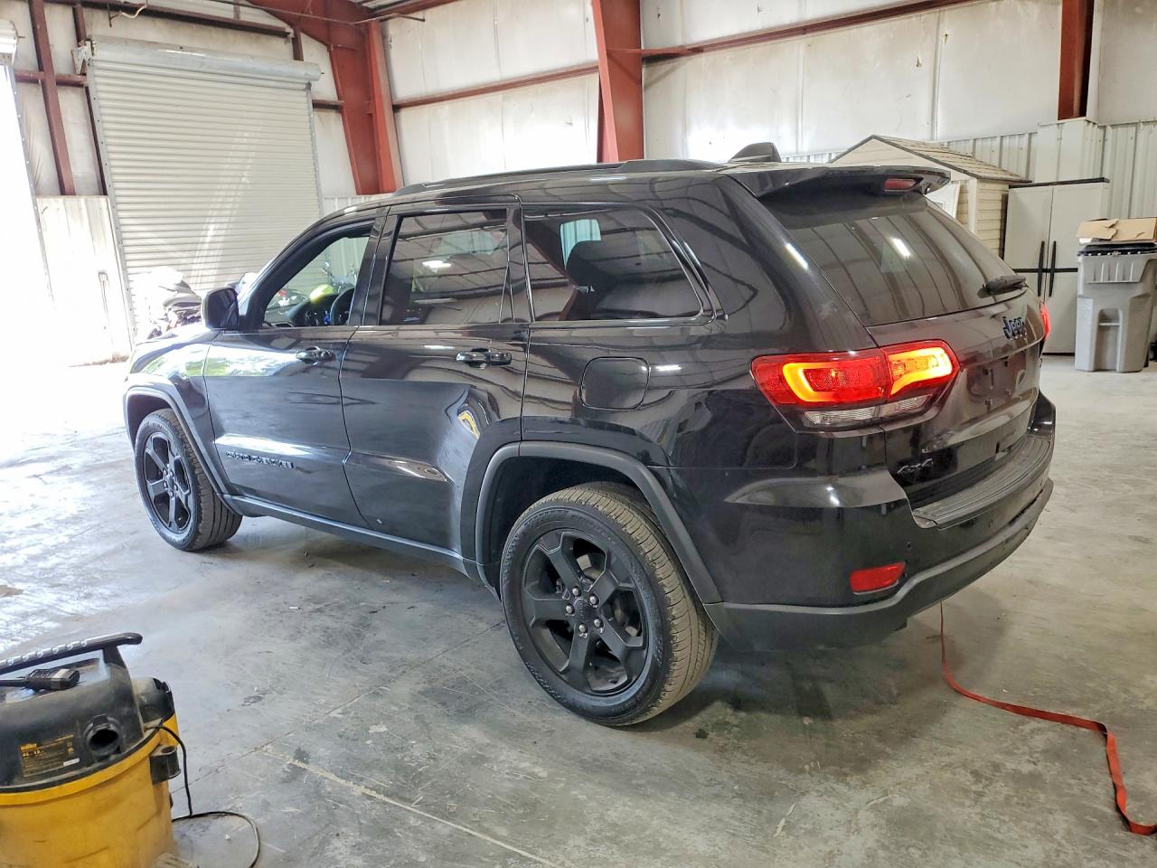 2018 JEEP GRAND CHEROKEE LAREDO photo 2