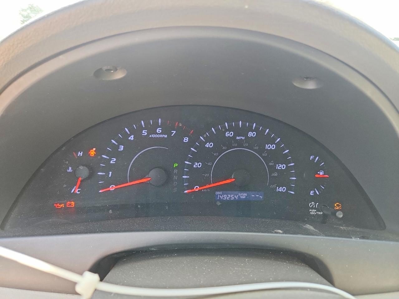 2011 TOYOTA CAMRY LE photo 25