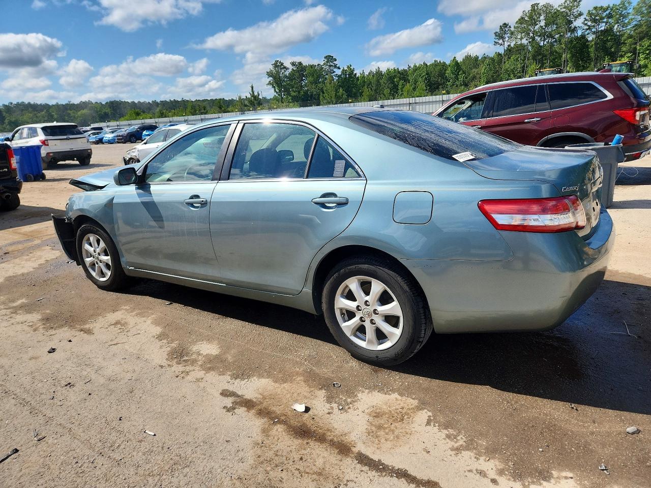 2011 TOYOTA CAMRY LE photo 4