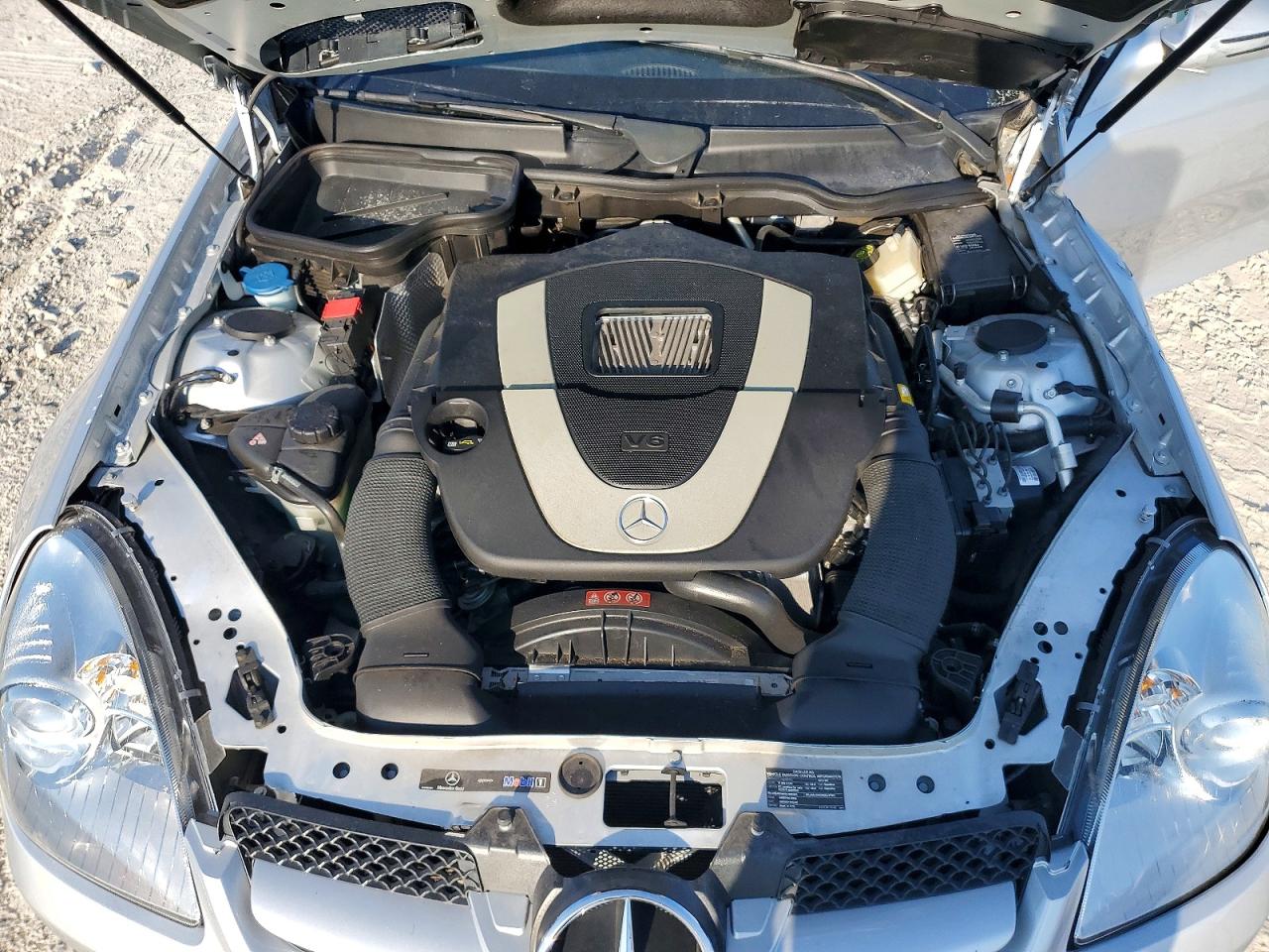 2010 MERCEDES-BENZ SLK 300 photo 11