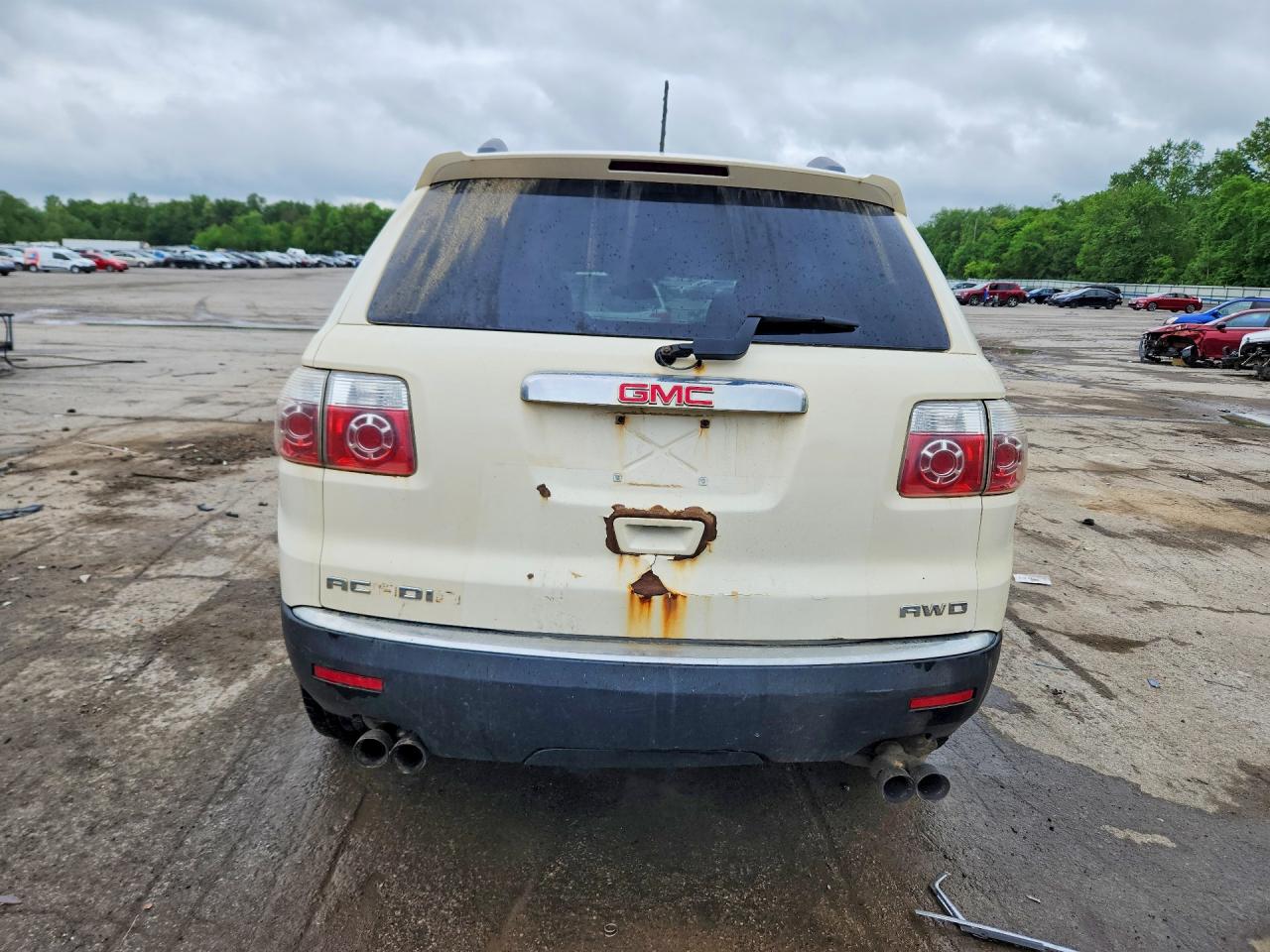 2011 GMC ACADIA SLE photo 16