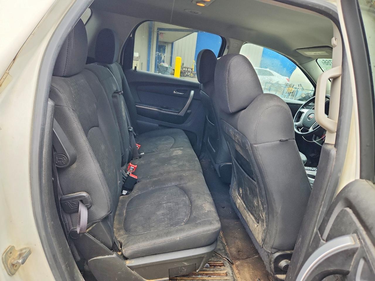 2011 GMC ACADIA SLE photo 31
