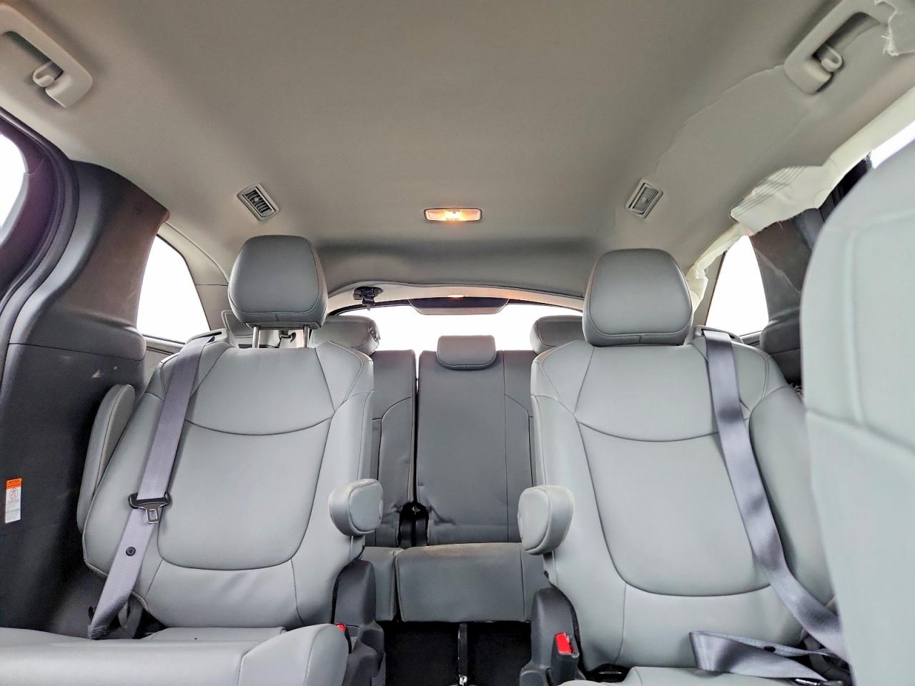 2025 TOYOTA SIENNA XLE 7-PASSENGER photo 28