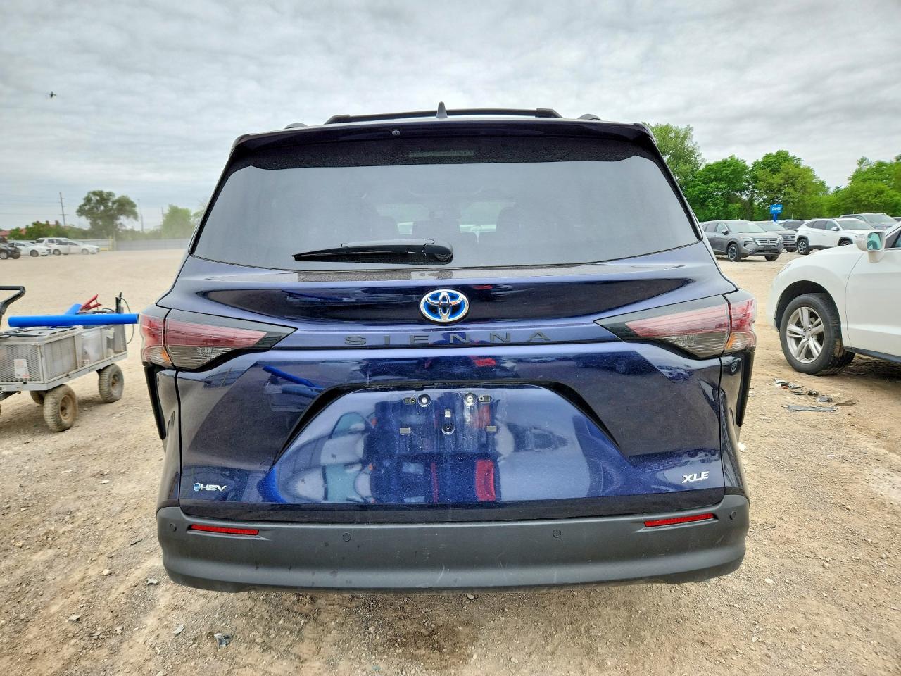 2025 TOYOTA SIENNA XLE 7-PASSENGER photo 16