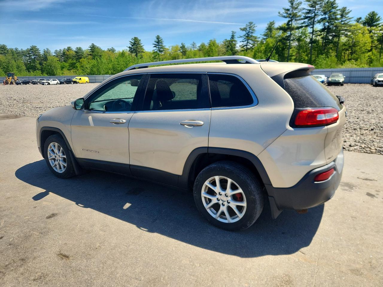 2015 JEEP CHEROKEE LATITUDE photo 4