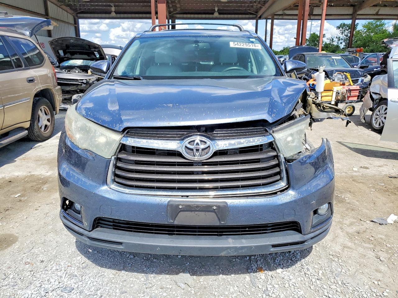 2016 TOYOTA HIGHLANDER XLE photo 9