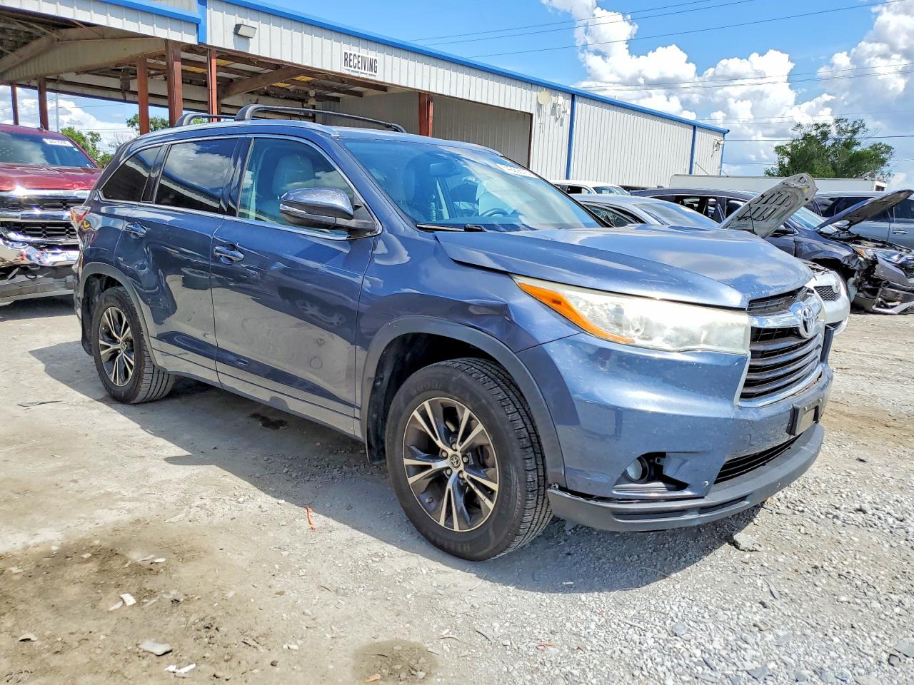 2016 TOYOTA HIGHLANDER XLE photo 7