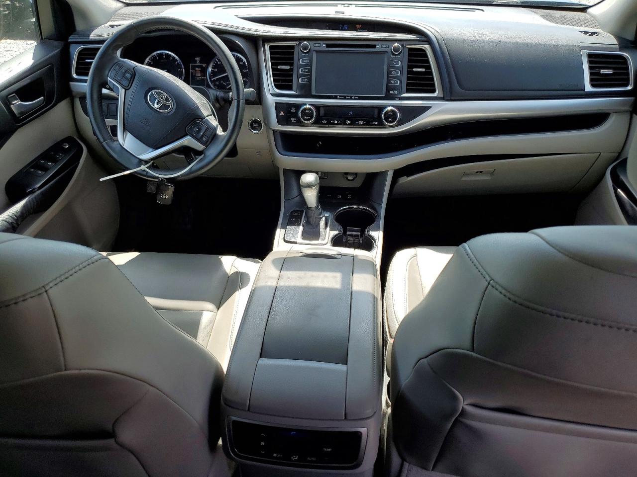 2016 TOYOTA HIGHLANDER XLE photo 15