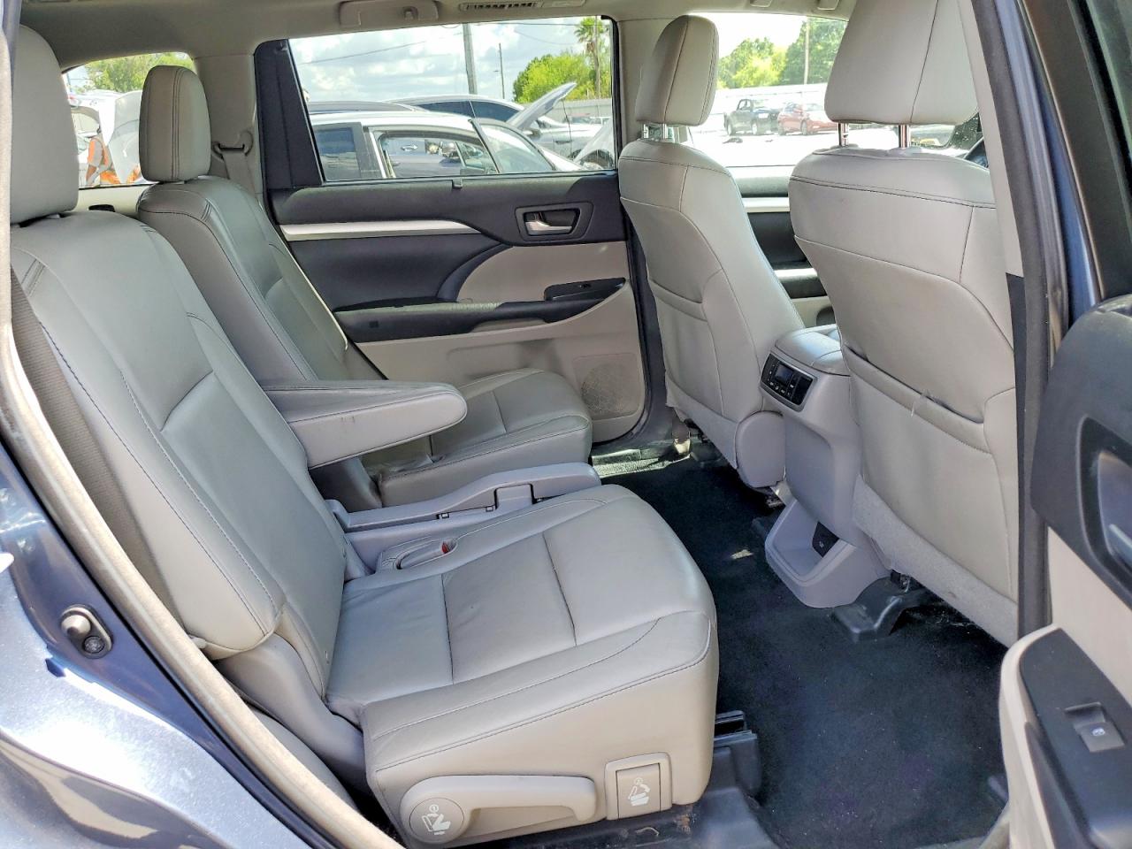 2016 TOYOTA HIGHLANDER XLE photo 21