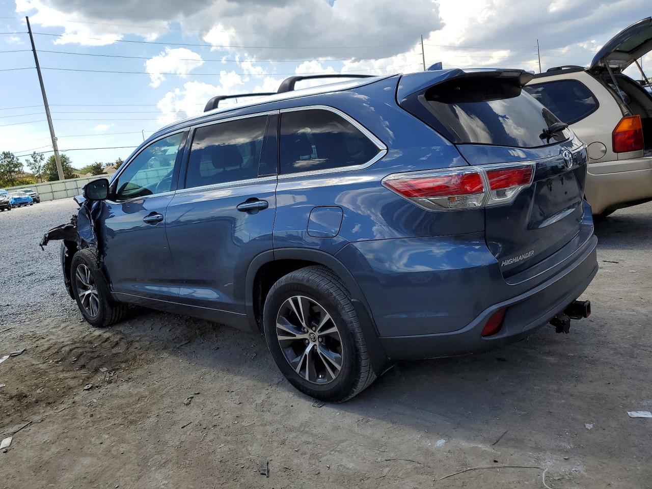 2016 TOYOTA HIGHLANDER XLE photo 3