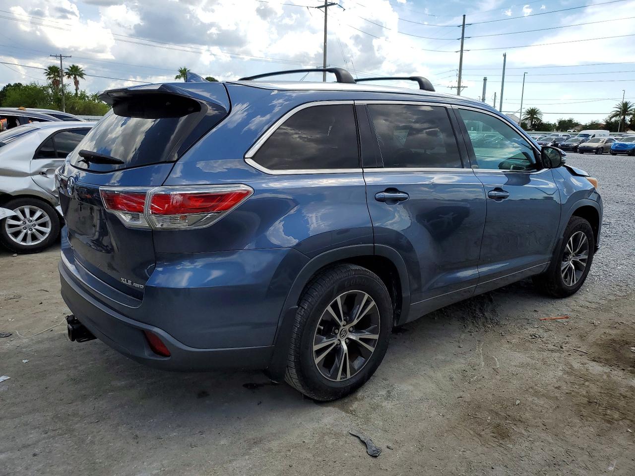 2016 TOYOTA HIGHLANDER XLE photo 5