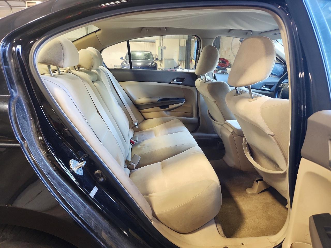 2009 HONDA ACCORD LX photo 19