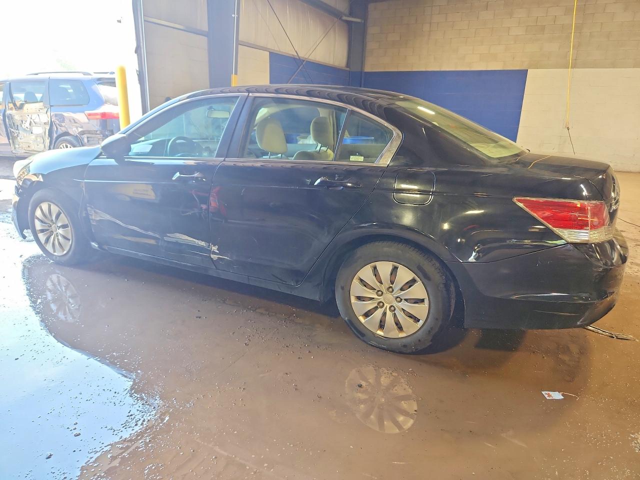 2009 HONDA ACCORD LX photo 3