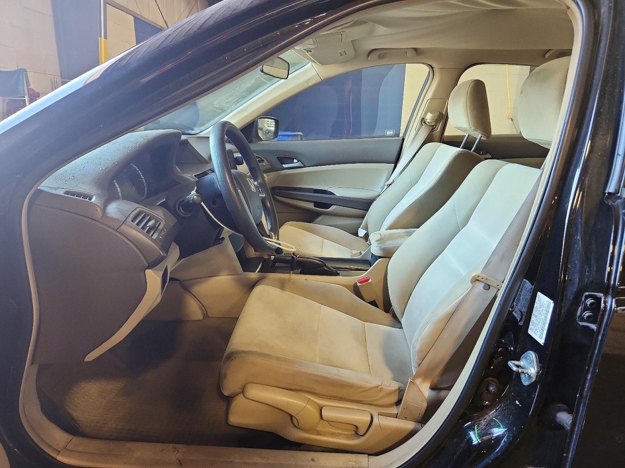 2009 HONDA ACCORD LX photo 13