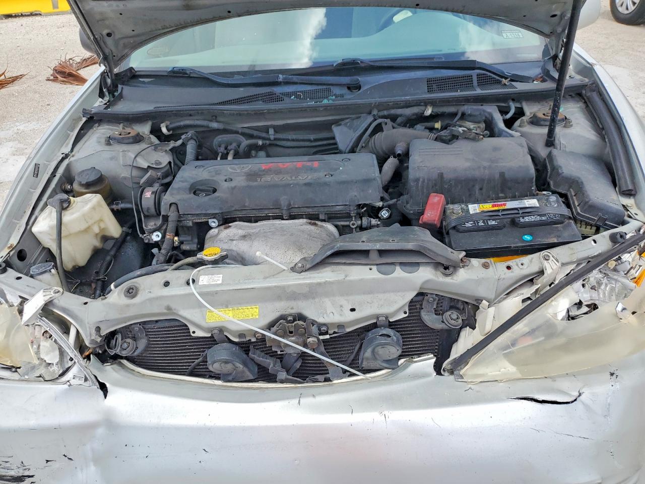 2004 TOYOTA CAMRY LE photo 11