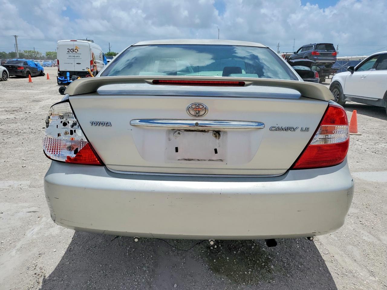 2004 TOYOTA CAMRY LE photo 6