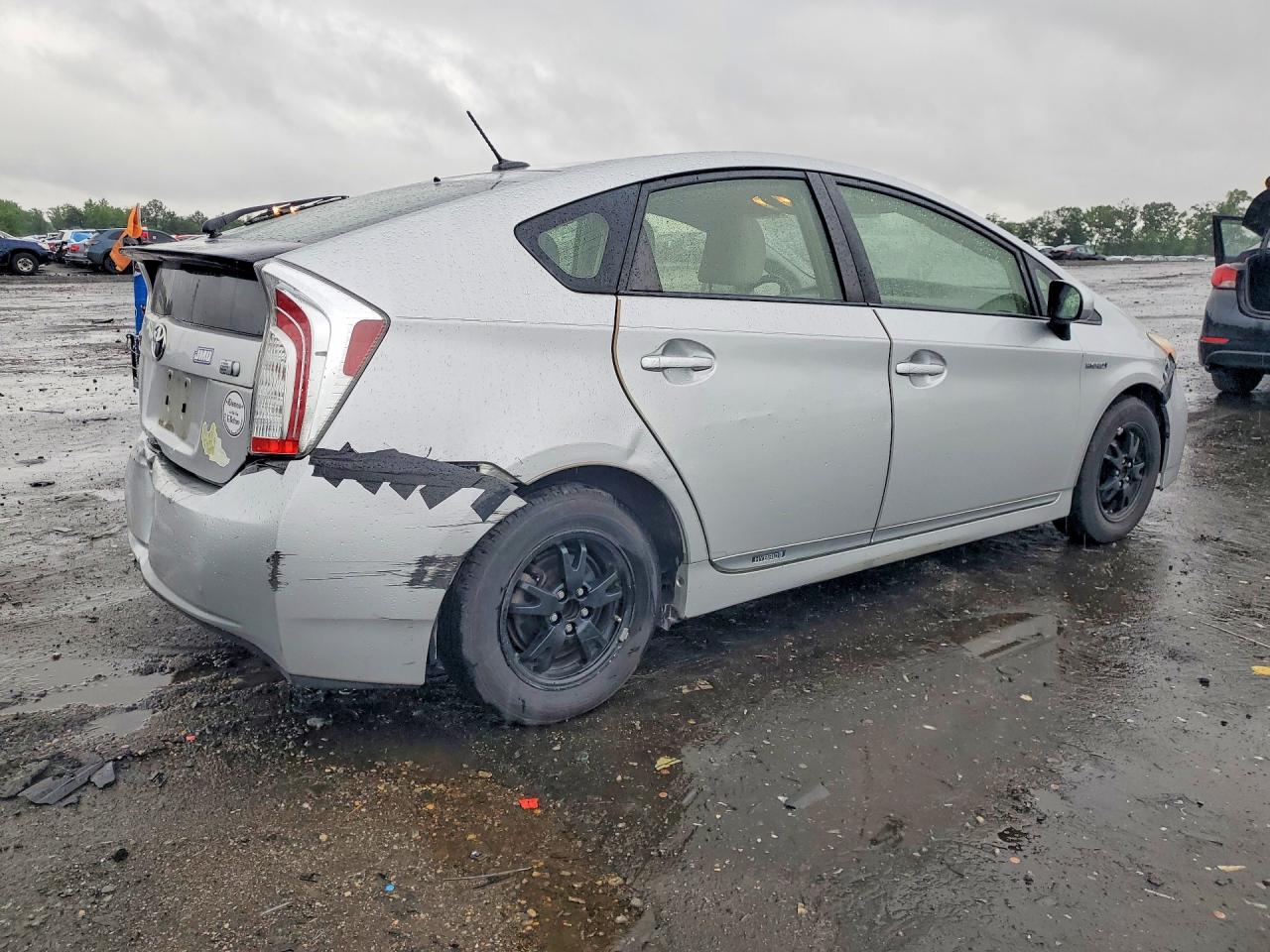 2013 TOYOTA PRIUS THREE photo 7