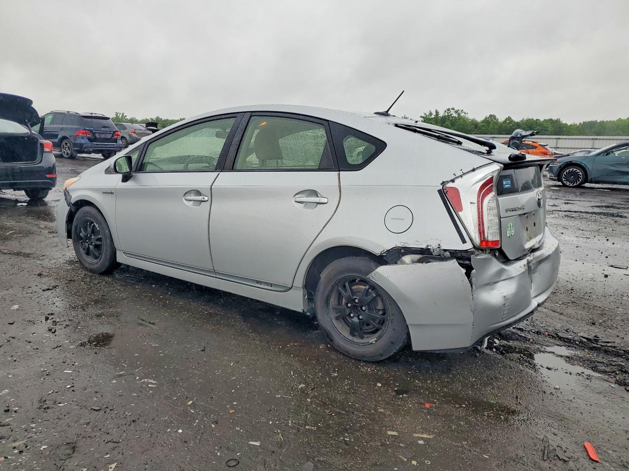 2013 TOYOTA PRIUS THREE photo 4