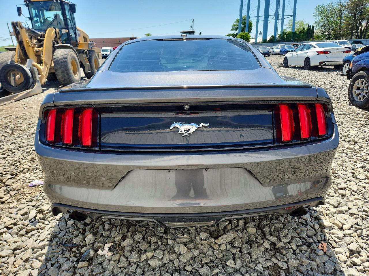 2017 FORD MUSTANG photo 16