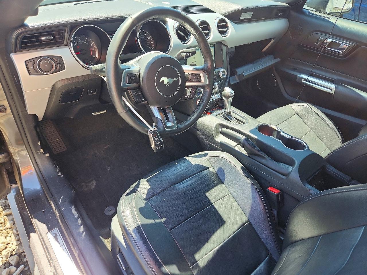 2017 FORD MUSTANG photo 22