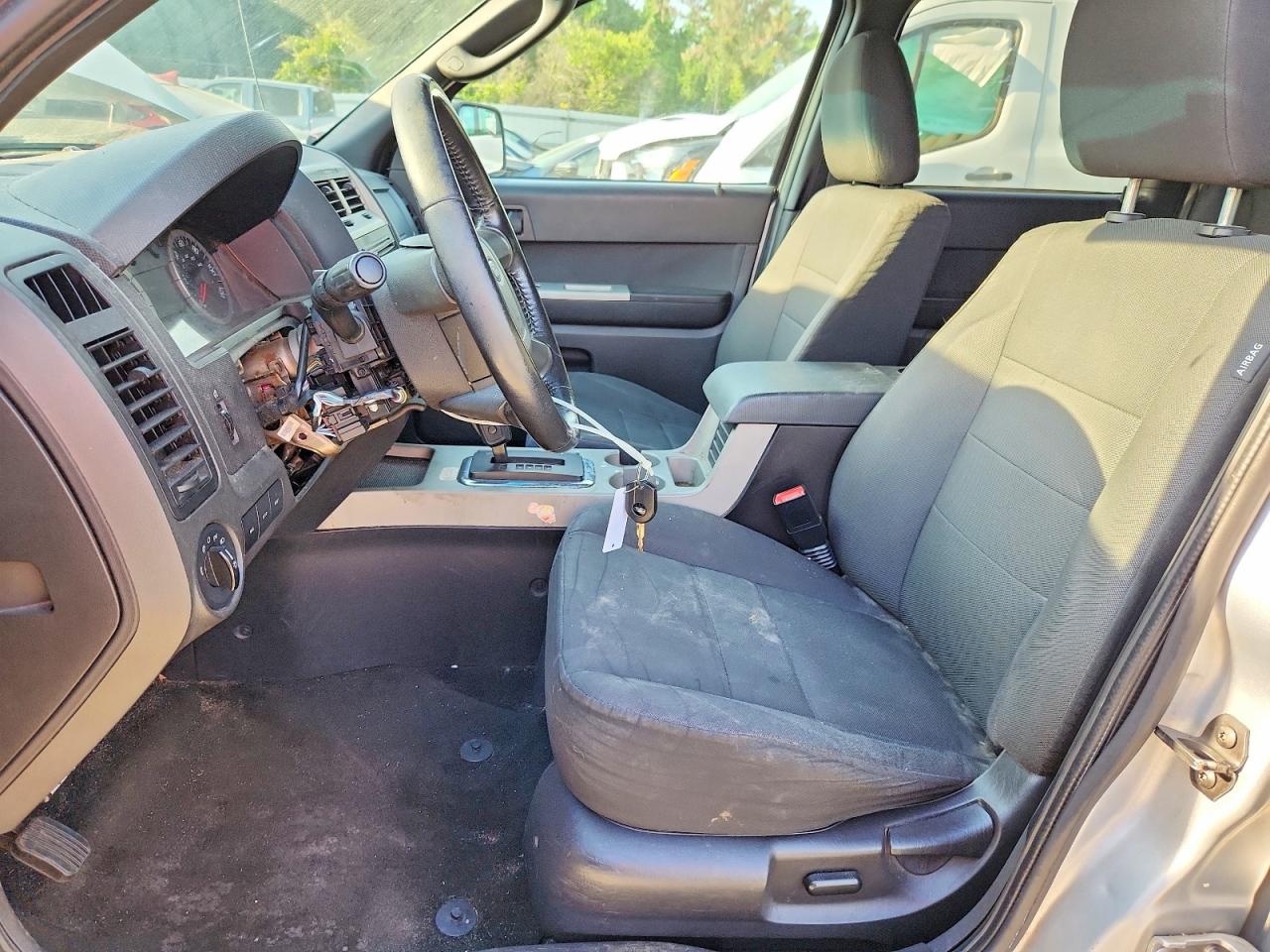 2011 FORD ESCAPE XLT photo 19