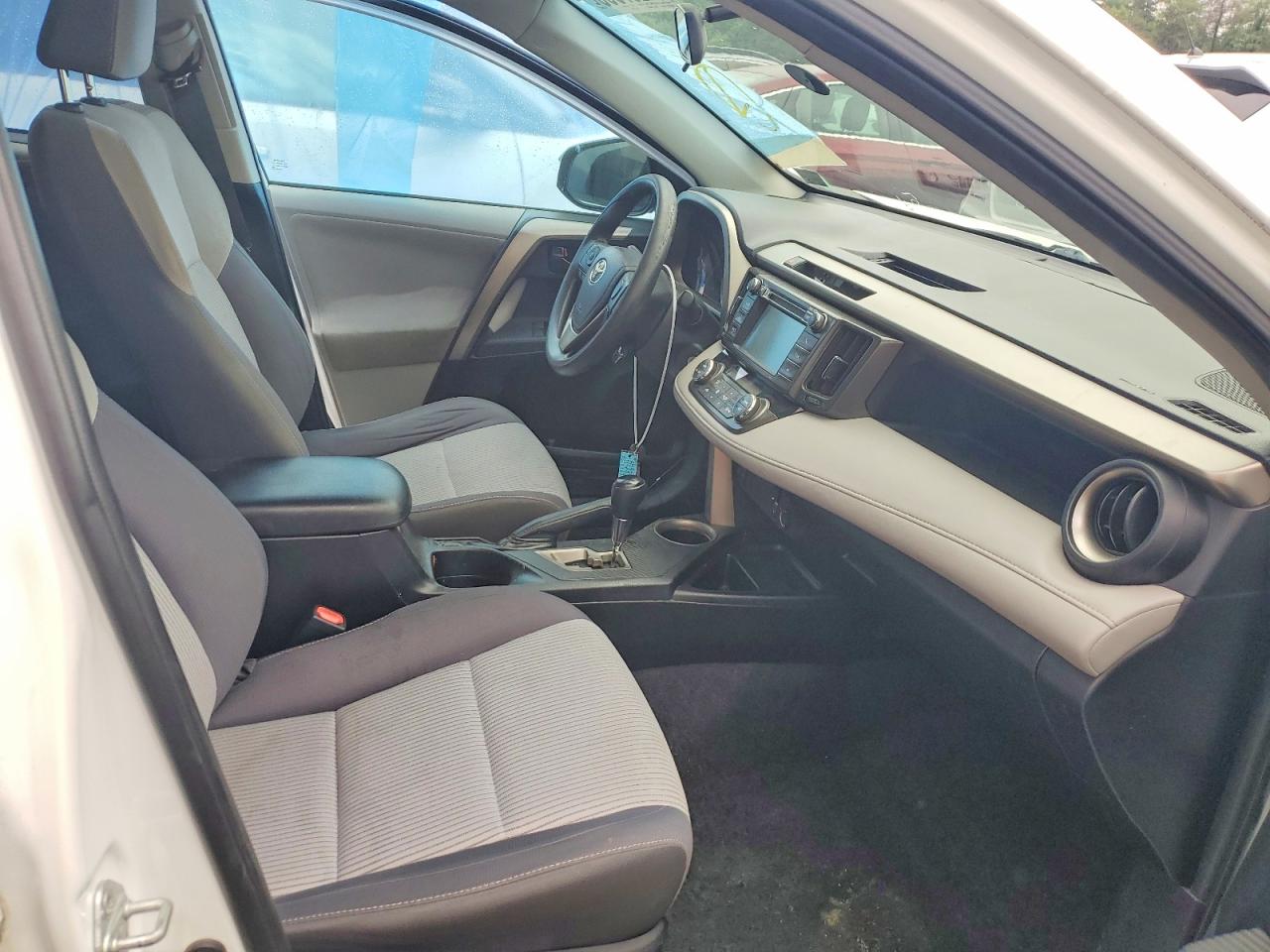 2013 TOYOTA RAV4 XLE photo 13