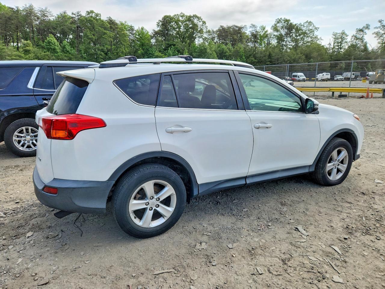 2013 TOYOTA RAV4 XLE photo 5