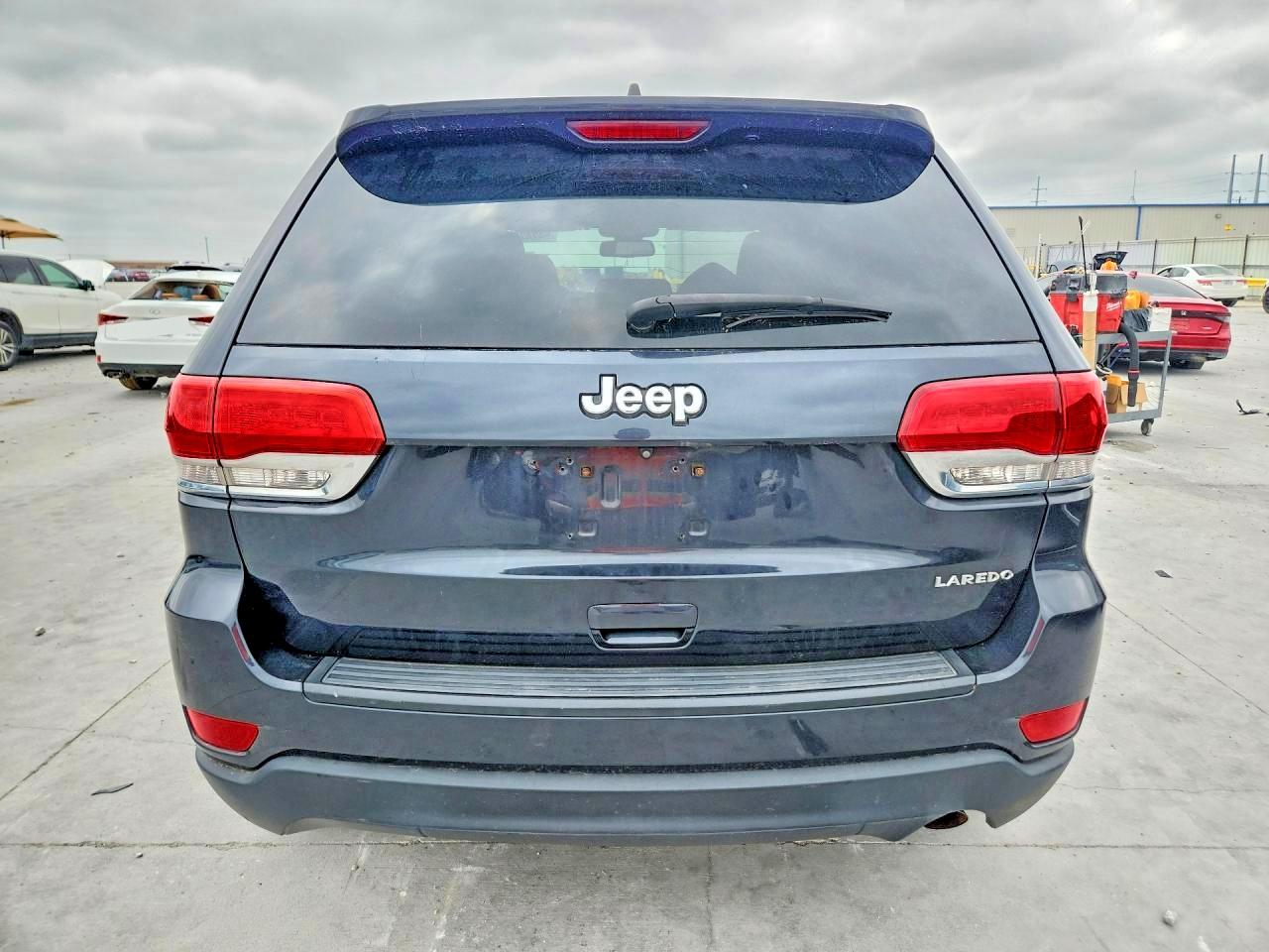 2016 JEEP GRAND CHEROKEE LAREDO photo 16