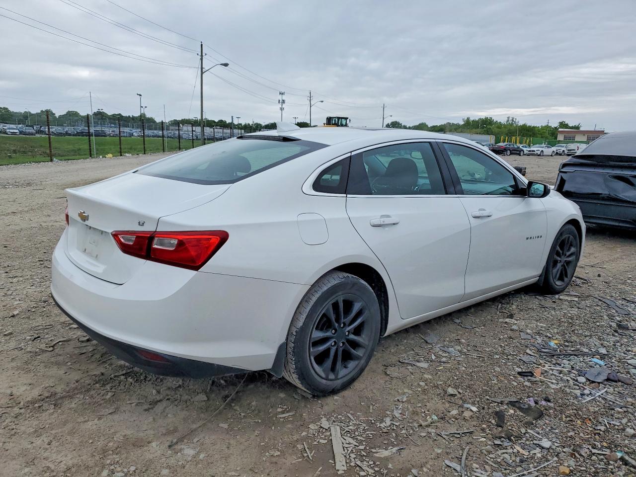 2016 CHEVROLET MALIBU LT photo 3