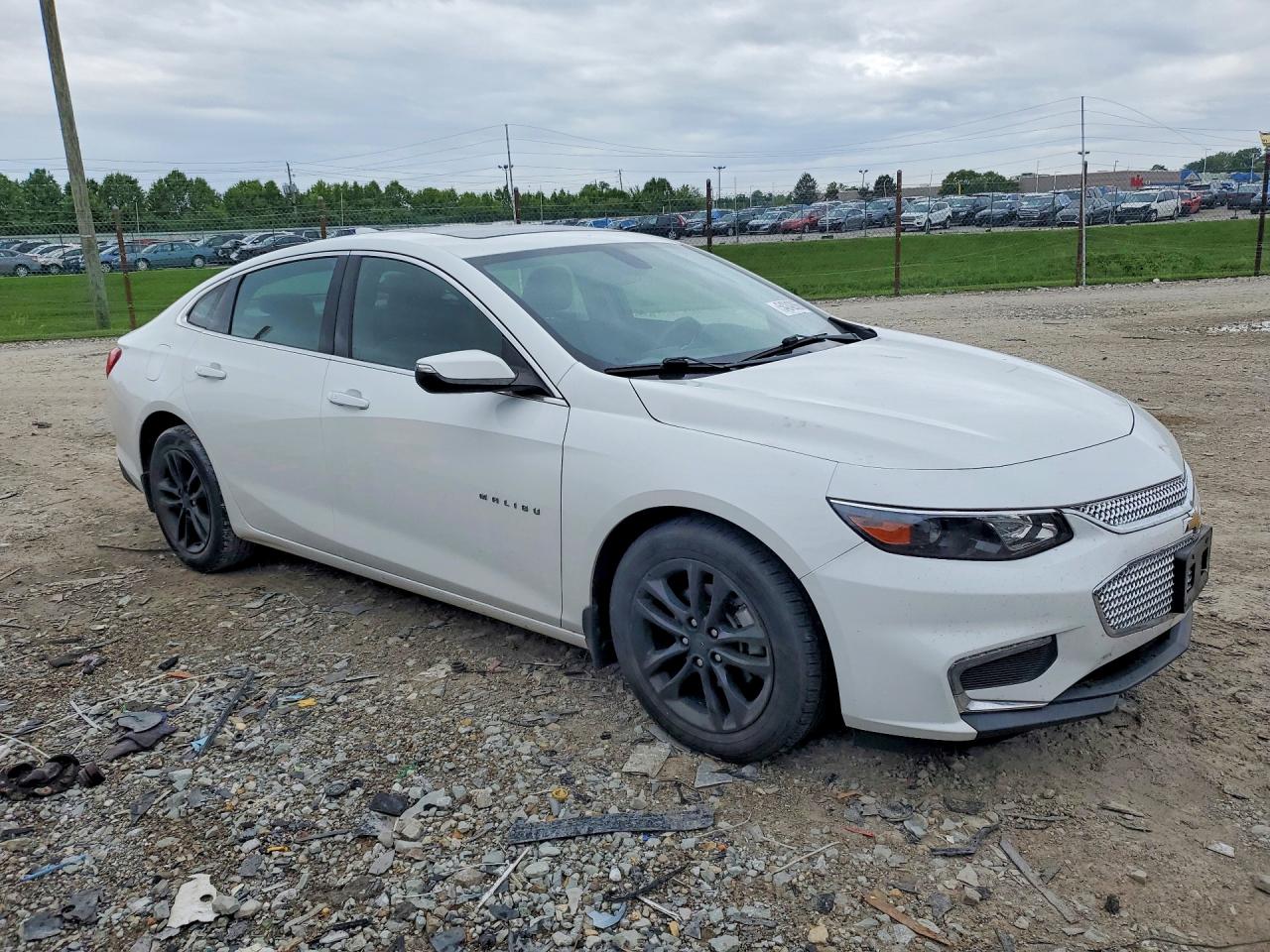 2016 CHEVROLET MALIBU LT photo 4