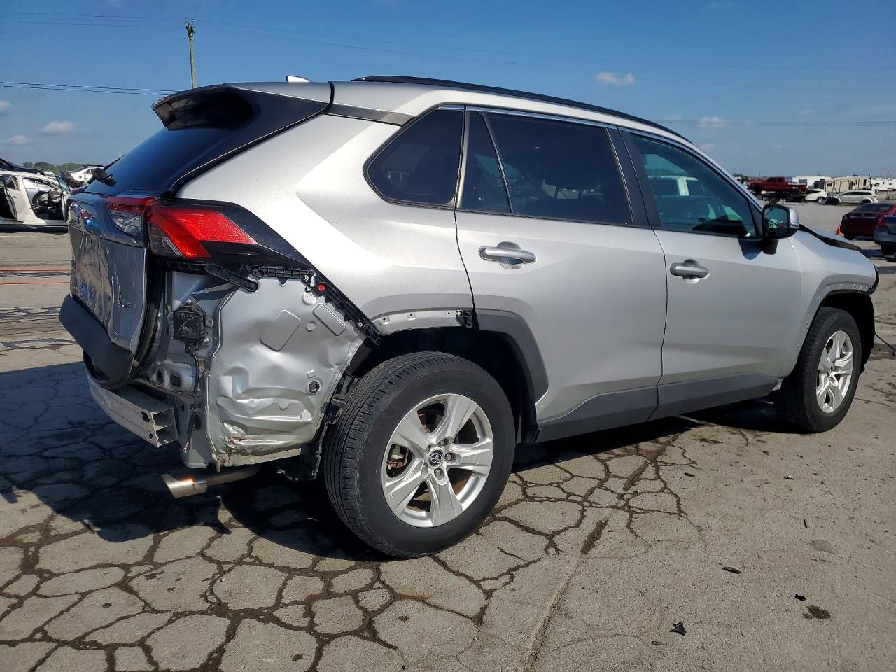 2021 TOYOTA RAV4 XLE photo 5