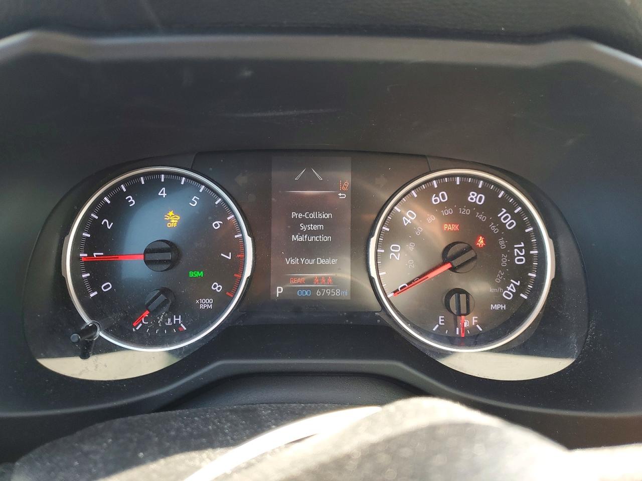 2021 TOYOTA RAV4 XLE photo 17