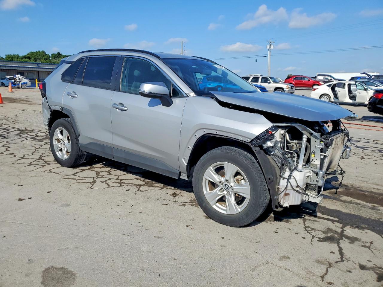 2021 TOYOTA RAV4 XLE photo 7