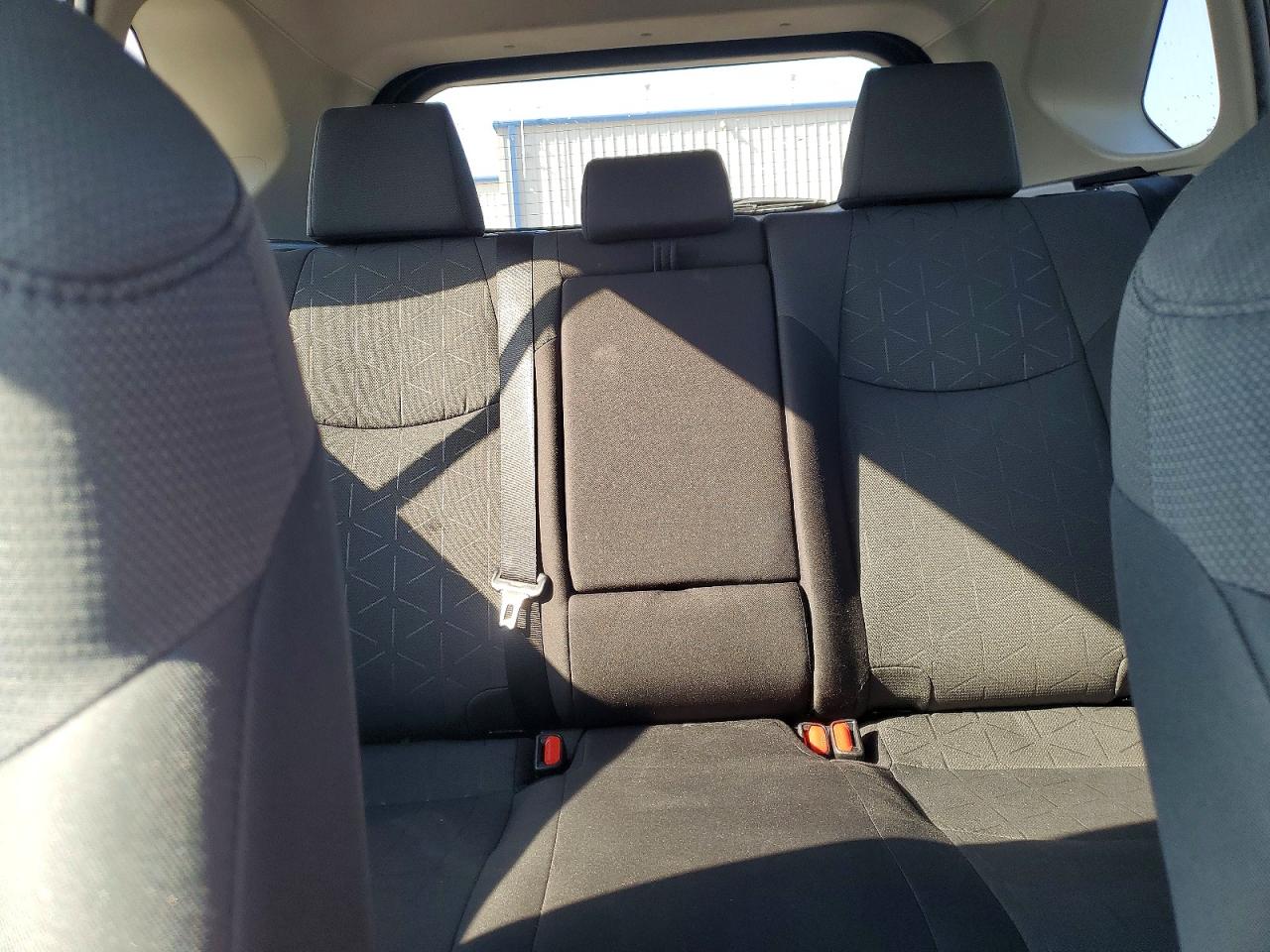 2021 TOYOTA RAV4 XLE photo 19